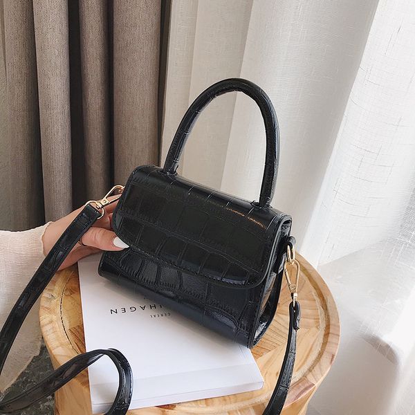 

handbag straw-bag beige-bags tassel rattan woven khaki round woman shoulder summer knit