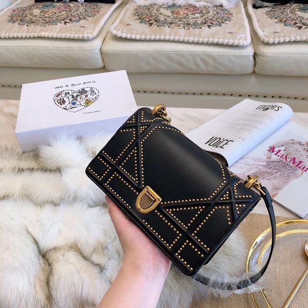 

De igner handbag fa hion woman houlder bag rivet acce ory chain lanting bar wallet outdoor bag 3a