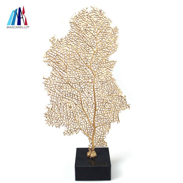 

скульптура из коралловой смолы mascarello на прозрачном кристаллическом основании. коралловая ветвь орнамента. коралловый декоративный акцен