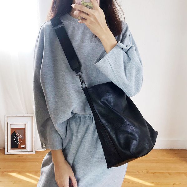 

2020 new korean bucket bag messenger bag large capacity student shoulder