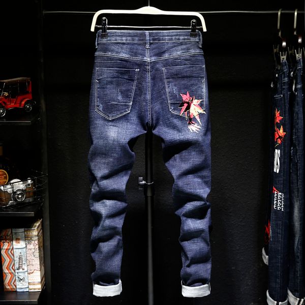 

2020 street ripped beggar jeans men slim fit peacock flower embroidery long trousers summer straight strechy spliced denim pants, Blue