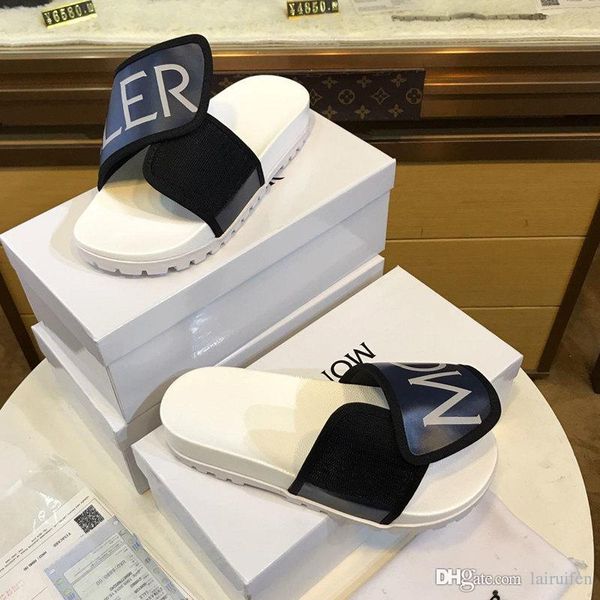 

Профессиональные дизайнеры бренда 53ss проектируют мужские сандалии, импортные ко