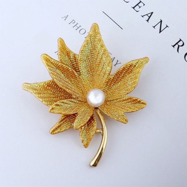 

2019 european and american fashion new women's brooch double maple leaf pearl clothing pin blazer suit brooch accessories ing, Gray