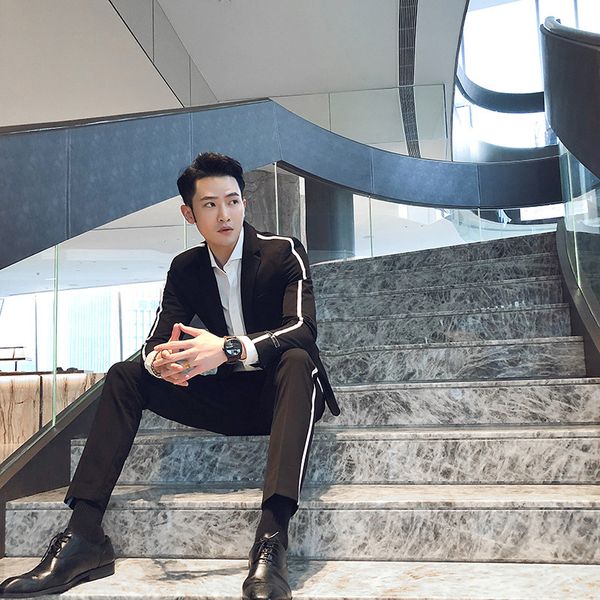 

бѬиане ан издание бизнеа лђайного иого веа пододи кѬай дженлмен, White;black