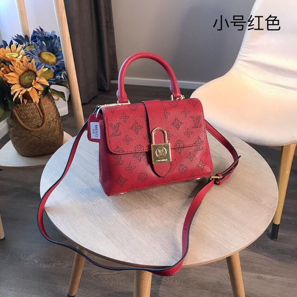 

fashionable mailman bag ladies buckle trim new fashion casual handbag shopping bag size: 22*16cm