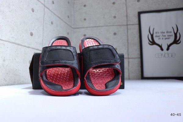 

Summer 2020 New Luxury Designer Men's and Women's Fashion Beach Slippers Comfortable and Beautiful Footwear Size: 40-45