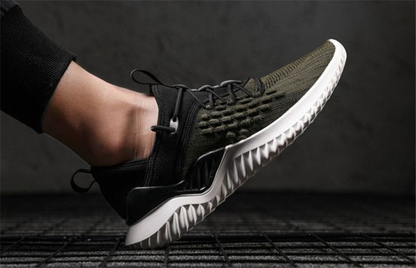 

2020 горячая распродажа топ мода дизайнер обуви тройная с кедами круто подошва сшивание диких четырецвет кроссовки мужчины кроссовки открыты