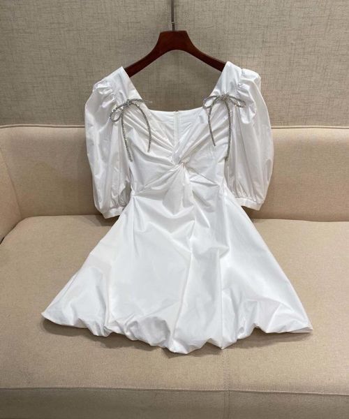 

2020 новый пятиточечный лук рукав v-образным вырезом дамы моды бутон платье 0515, White;black