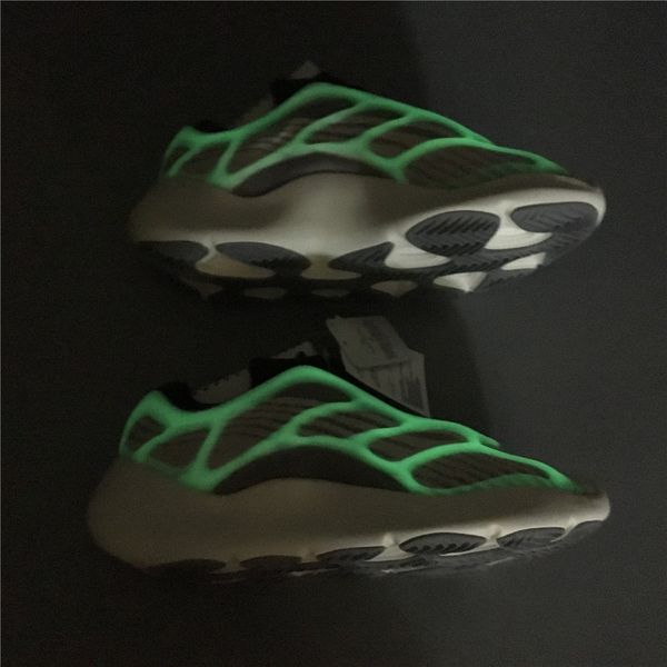 

2019 new kanye west originals 700 v3 azael running shoes black white 3m reflective wave runner men women sports sneakers ef9897 with box