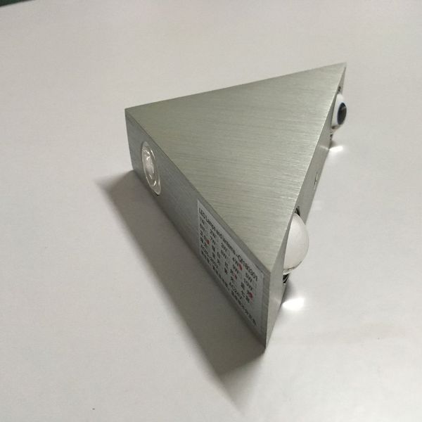 

2w triangle светильника водить стены алюминиевого night light для домашнего декора ванной комнаты пятна света ктв коридор hotal двойной led