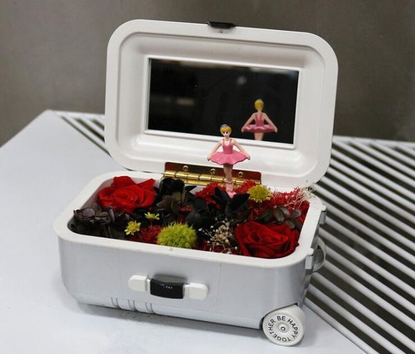 

вечная роза музыкальная шкатулка с балетом девушка чемодан форма сушеные розы музыка день рождения валентина подарок