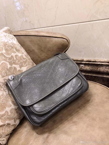 

2018 women flap chain shoulder handbag oil wax real leather v shaped designer purse shoulder messenger handbag