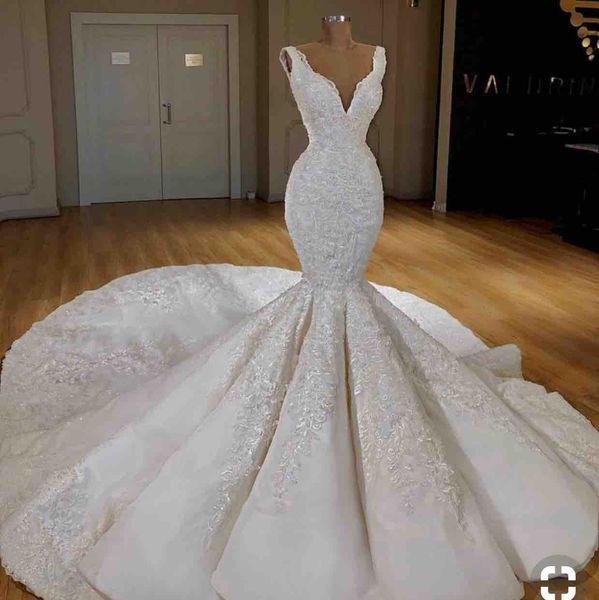 Splendidi abiti da sposa a sirena Appliqued scollo a V Grandi volant Perline Abito da sposa di lusso Sweep Train Plus Size Abiti da sposa Personalizzati