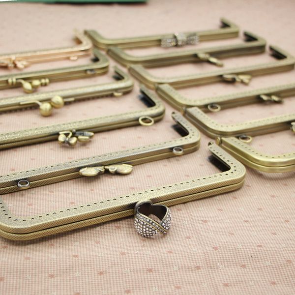 

20cm a variety of three-dimensional animal owl bow square embossing export of gold bronze manual luggage and bags hinge drawing, Black