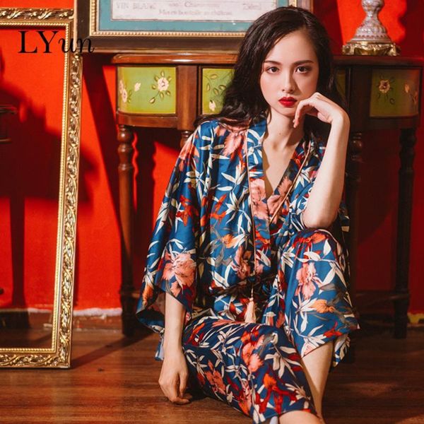 

lyun new silk pajamas ladies spring and summer loose thin section ice silk pajamas home service kimono two-piece suit, Black;red