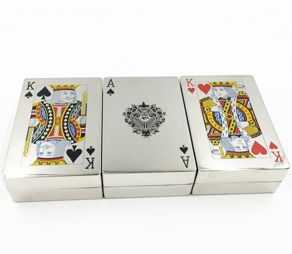 L'ultimo dispositivo per fumare sigarette in stile carta da gioco a doppio strato in lega di alluminio di dimensioni 38X68MM supporta il LOGO personalizzato