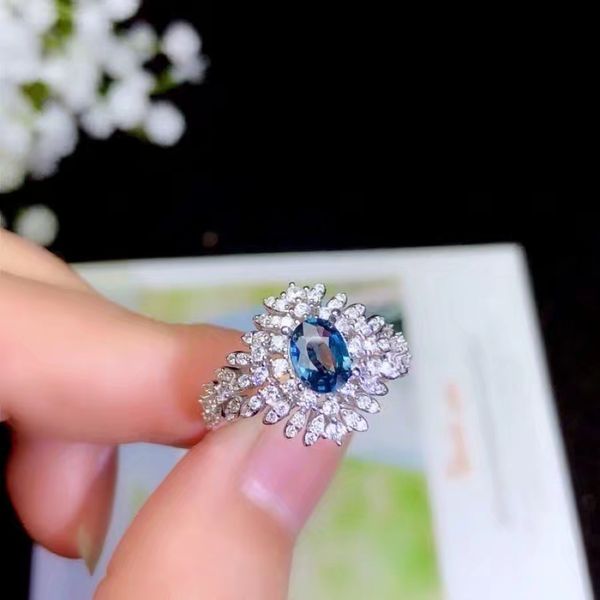

classic shiny blue natural sapphire gemstone ring with silver, Golden;silver