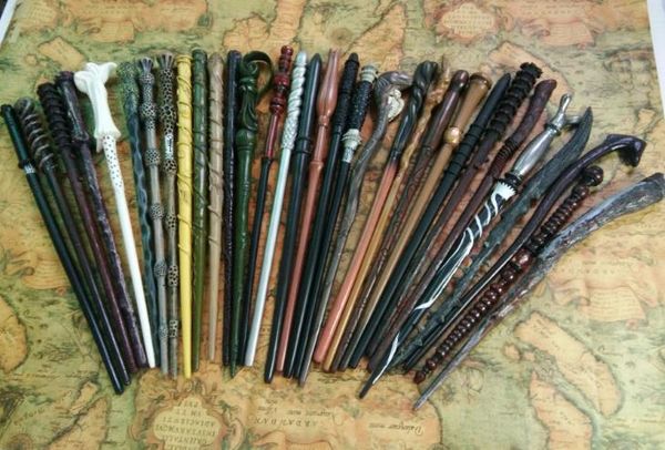 Смола Wizarding Wand Party Party Cosplay Magical Wand Stick Cane in Box Kids День рождения вечеринка по случаю дня рождения на рождественские подарки на Хэллоуин 32 Дизайн для выбора 35 -сан