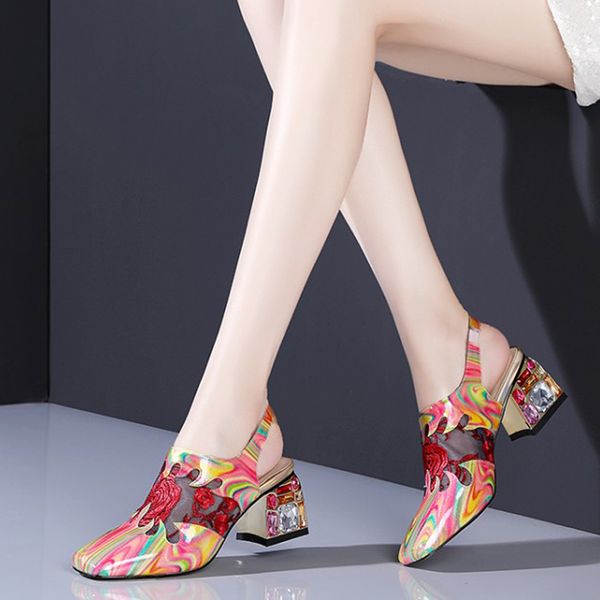 

2020 summer new fashion diamond thick heel mesh embroidery flower baotou cool shoes women, Black