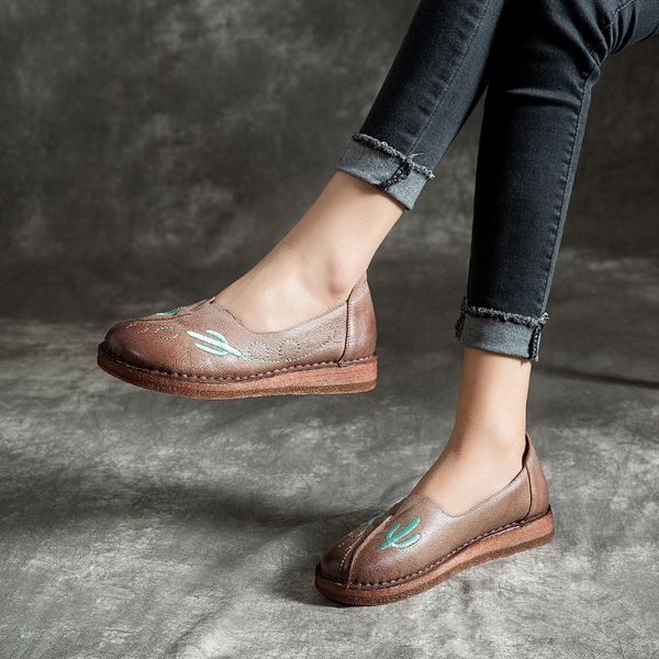 

woman flat shoes leather cortex soft comfortable casual shoes large size wear-resistant soft bottom handmade shoes, Red;white