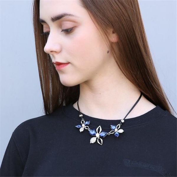 

crystal flower pendant necklaces women's short simple clavicle necklace woolen chain accessories wholesale, Silver