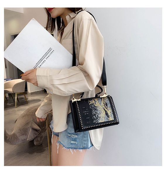 

women's shoulder bag 2019 new summer rivet fashion snake pattern wild messenger bag casual ladies handbag wholesale