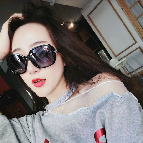 

new ladies two-color polarized sunglasses fashion classic wild trend sunglasses, White;black