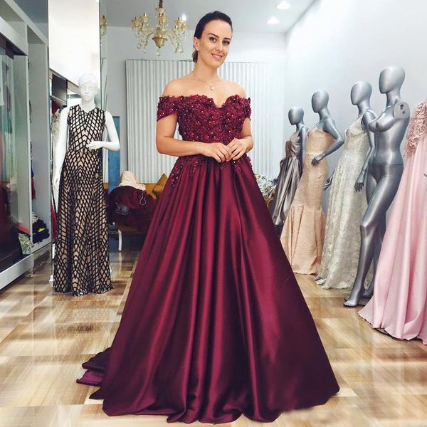 

Elegant Burgundy Off the Shoulder Mother of the Bride Dresses 3D Flower Beading Evening Party Gown Satin Prom Dress 2019
