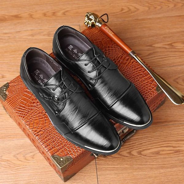 

d49 2020 new designs mens triple black lightweight link-embossed sole designer luxury trainers casual shoes lll