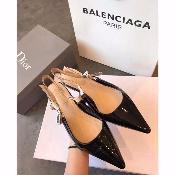 

Europe and the United States 19 years new baotou flat-bottom shallow mouth English printed sandals female summer