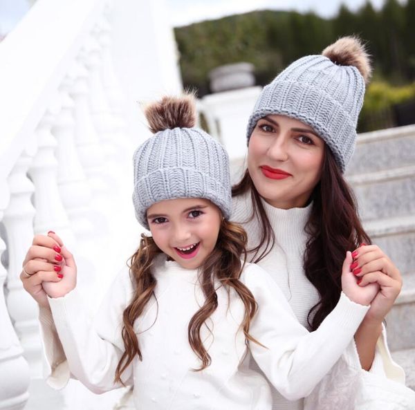 

мать дочь matching шляпы 2pcs matching шапочки parent-child winter warm вязания knit beanie hat с pom pom balls, Yellow