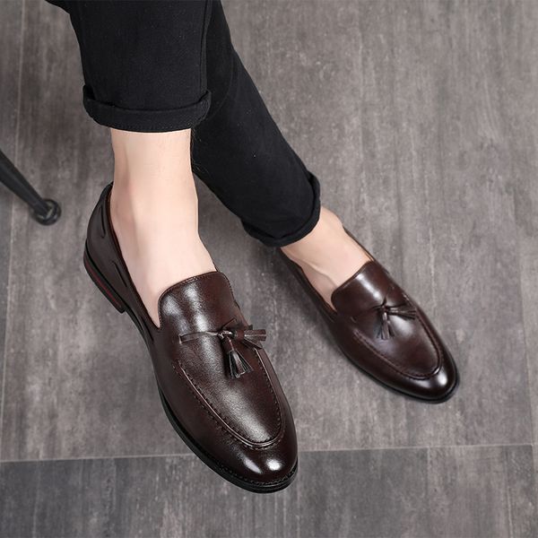 

2019 autumn men business casual small leather shoes male han version of young hair stylist pointed fashion men's shoes, Black
