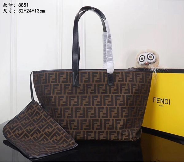 

The upper body is full of handsome commuter students shopping hot moms are suitable for versatile fashion to create a timeless classic.