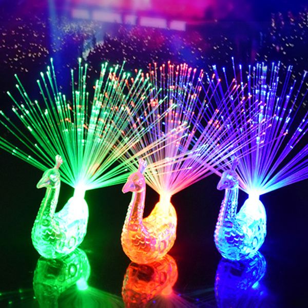 

3шт Красочный светодиодная вверх палец кольца Peacock света перст партия гаджет детя