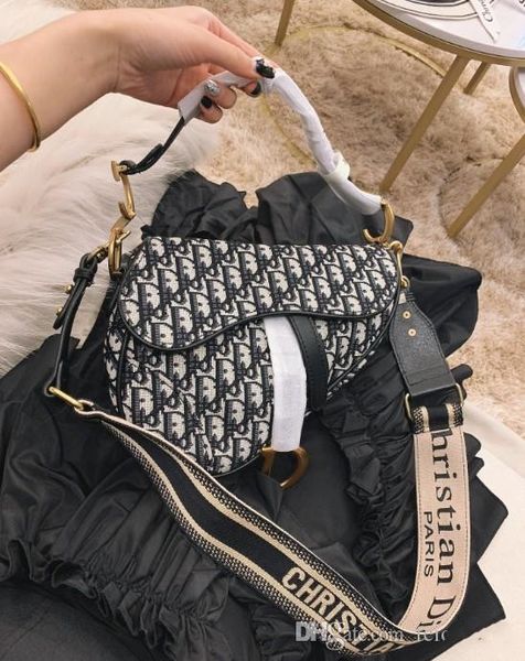 

Женщины Черные кожаные сумки Messenger Fashion Vintage Messenger Прохладный Череп Заклепки Сумки