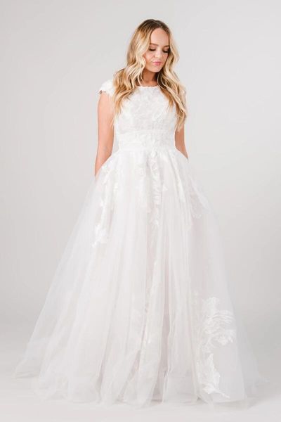 Nuovo arrivo A-line in pizzo Tulle Abito da sposa modesto con maniche ad aletta Bottoni Indietro Abiti da sposa LDS Abito da sposa conservatore regio