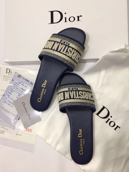 

2020 seller women's elegant sandals shoes perfect quality and personality style and with shoes box comfortable 35-42 1006