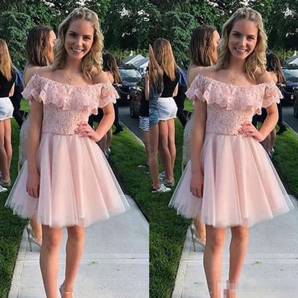 Pembe Homecoming Elbiseler Omuzdan Dantel Çırpma Tül Tül Kısa Mini Özel Yapımı Kokteyl Parti Gowns Mezuniyet Resmi Giyim 273o