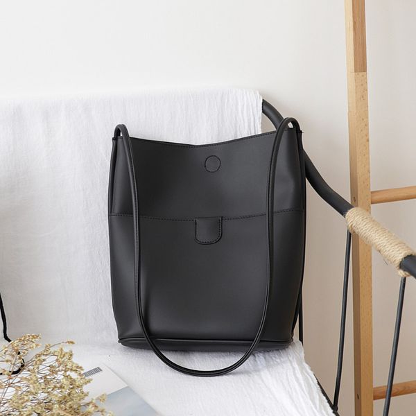 

2020 new summer wild shoulder bag casual simple large capacity portable messenger bag bucket