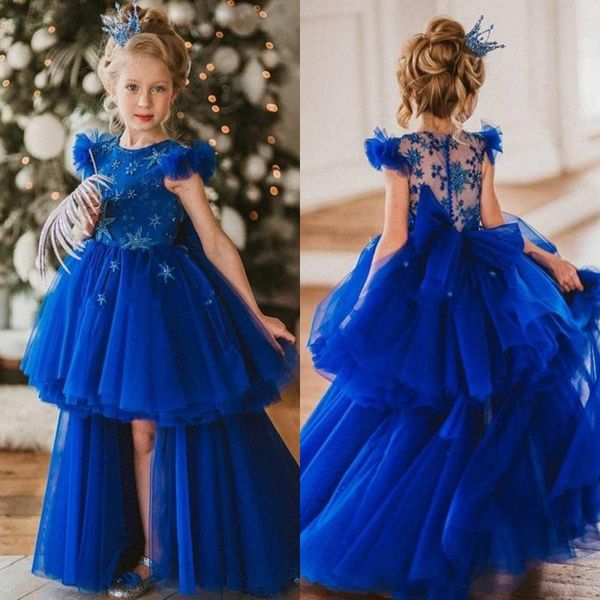 Königsblaue High-Low-Blumenmädchenkleider mit Juwelenausschnitt, Stern-Perlen-Rüschen, Mädchen-Festzug-Kleid mit Kappen-Schichtrock, Kindergeburtstagskleider