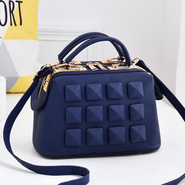 

2019 fresh women's handbag solid color woman package will capacity bag