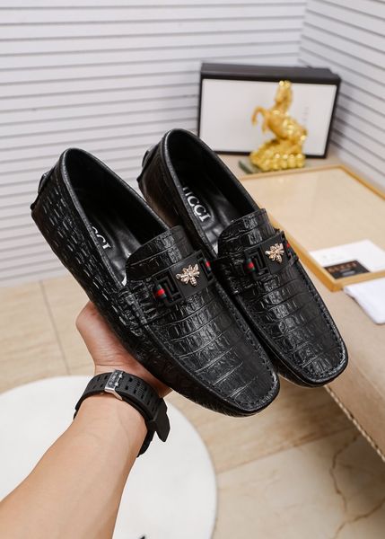 

dhl platform, casual retro basketball shoes, brand-name triple luxury men's shoes, sports red sandals, golden atmospheric leather shoes, Black
