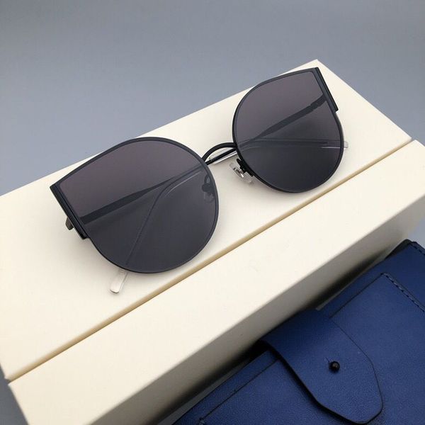 

19 new glasses sunglasses female korean cat eyes street round face sunglasses women a full set of packaging with box, White;black