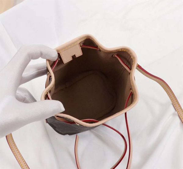 

holds your smartphone easily credit cards and keys handbags made of classic canvas, Black