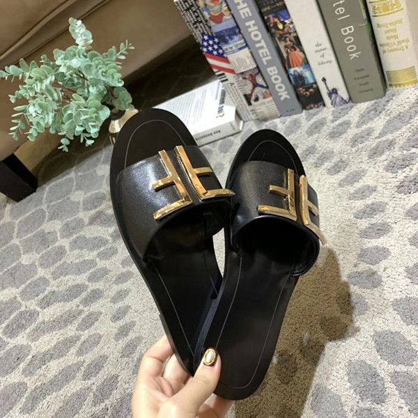 

2019 fashion sandals and slippers ladies summer personality thick bottom wear trend non-slip wild bathroom outside beach shoes
