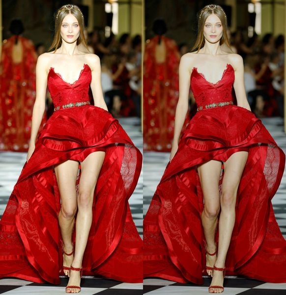 Zuhairmurad Customized rot eine Linie Abend trägerloser ärmellose formelle Kleid Tüll Satin Applika Flügel Hi Lo Party Brautjungferkleid