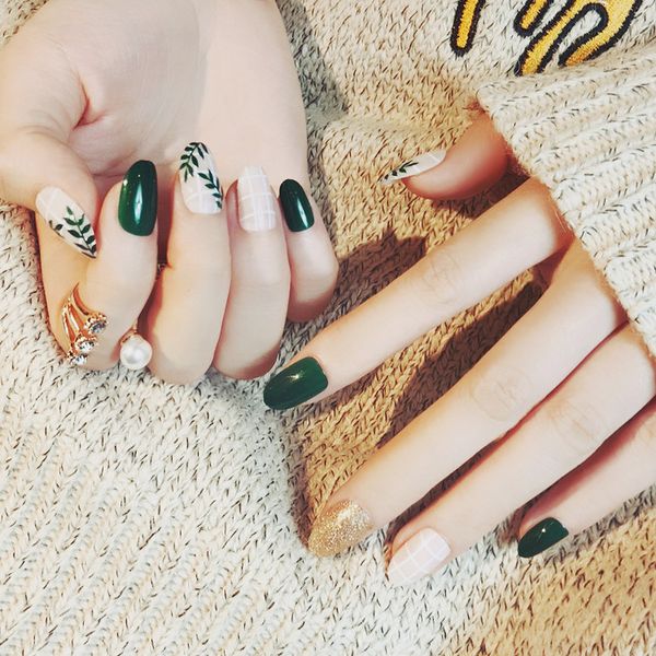 

multiple styles 24pcs fake nails art tips finished product nails patch collection small round nail with back adhesive, Red;gold