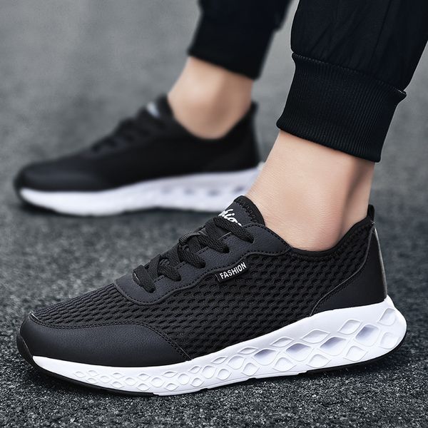 

2020 new mesh shoes men's summer lightweight soft bottom breathable hollow mesh sports shoes deodorant non-slip running