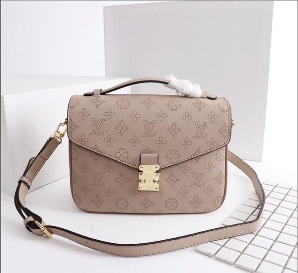 

2019 new chain shoulder fashion bag casual fashion bag tassel decoration single shoulder handbag40156