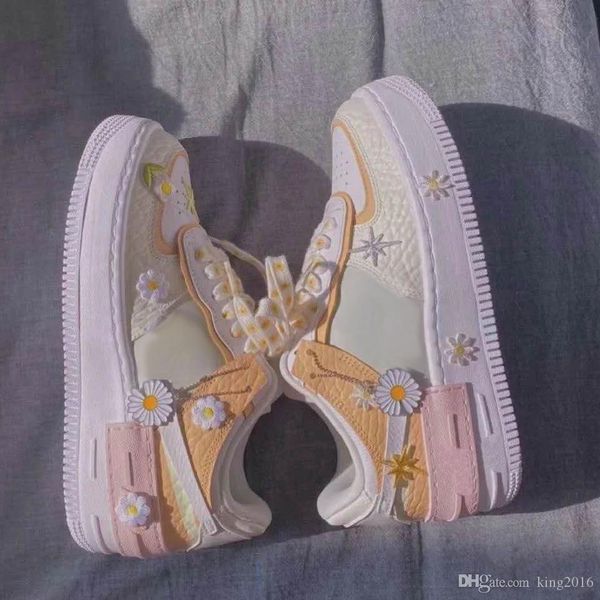 

2020 new wmns 07 utility women girls daisy macaron running shoes 1 shadow tropical twist sport dunk one skateboard sneakers